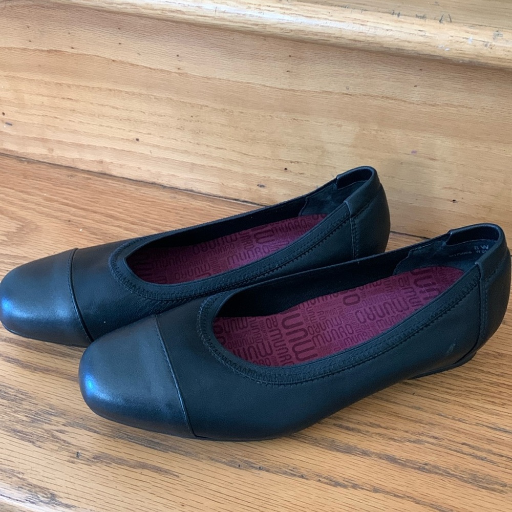 Munro flats size 8